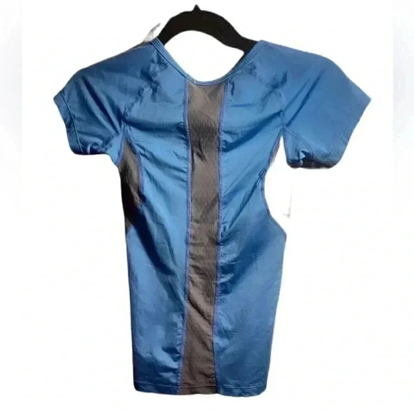 2XU blue grey compression training athletic wicking running short sleeve top XS - Picture 3 of 4